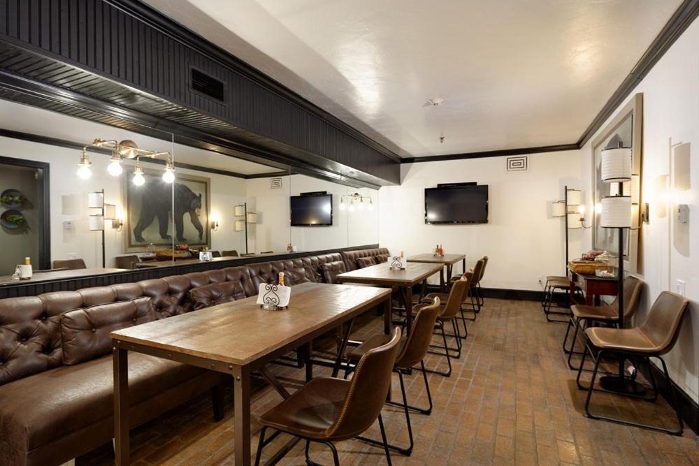 Independence Square 304, Stylish Hotel Room With Downtown Views & Great Location Aspen Bagian luar foto